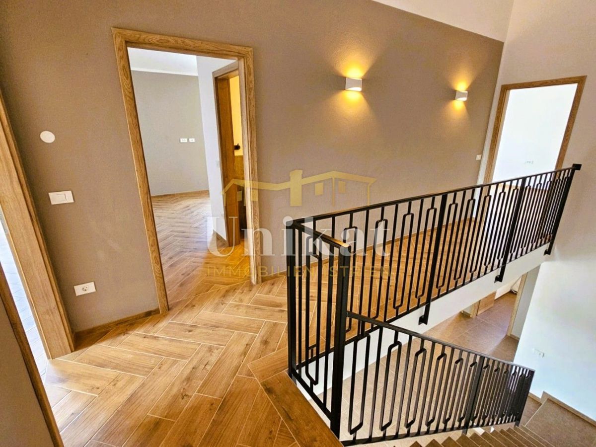 Nuova costruzione: casa con 3 camere da letto e piscina - vista mare